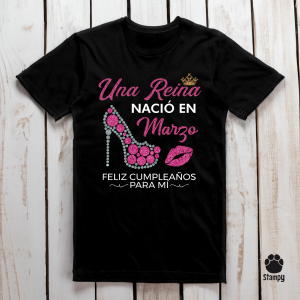 Camiseta Una Reina Nacio en Marzo Ecuador
