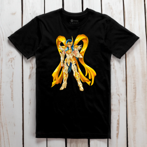 Camiseta de Estilo Anime con Armadura Dorada y Coloridos Detalles